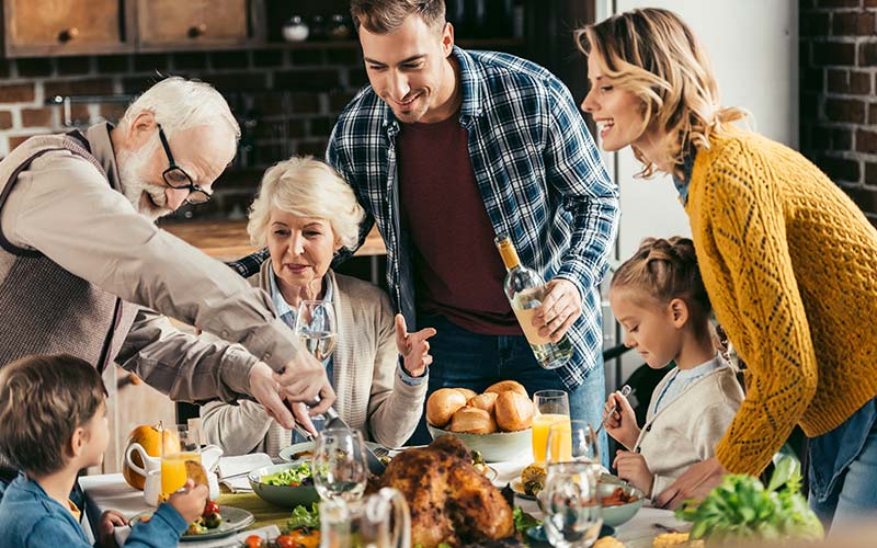 8 Ways to Simplify Your Holiday Dinners