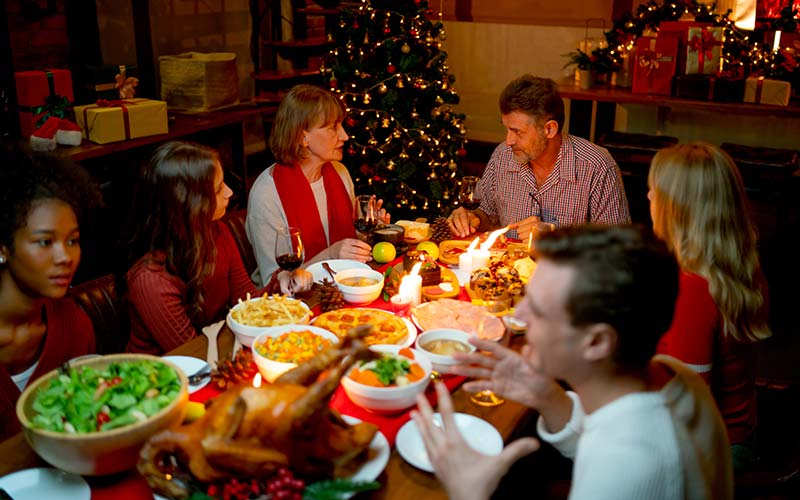 8 Things to Look for While Visiting Elderly Loved Ones Over the Holidays